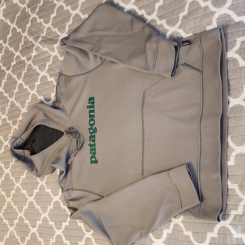 Patagonia hoodie size M